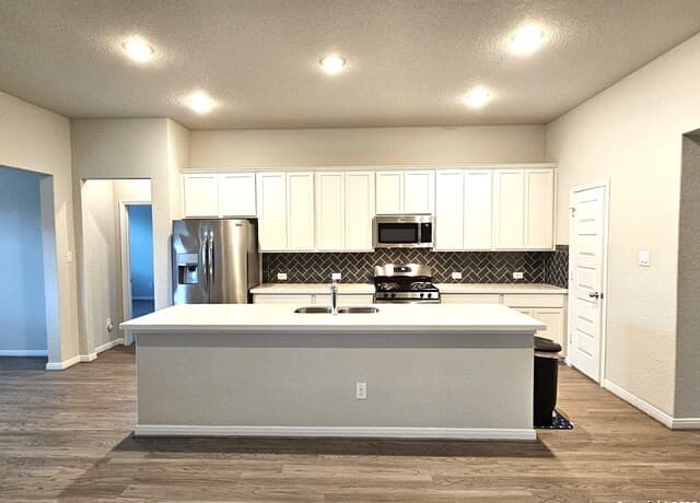 5-bedroom rental at 12549 Rothau Dr in Schertz, TX — photo 2