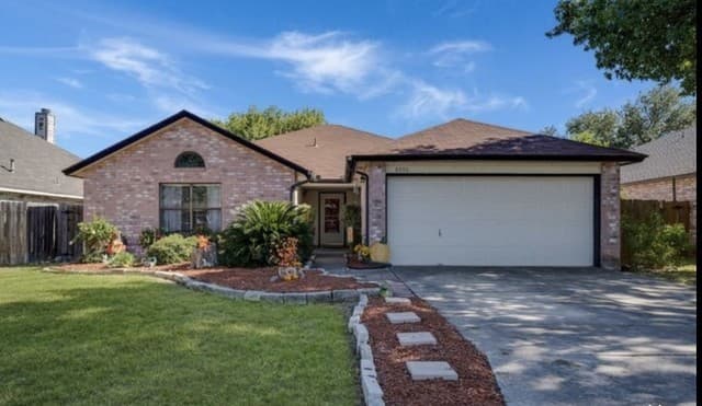 3-bedroom rental at 8050 Swindow Cir in Converse TX