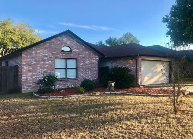 3-bedroom rental at 8050 Swindow Cir in Converse, TX — photo 5