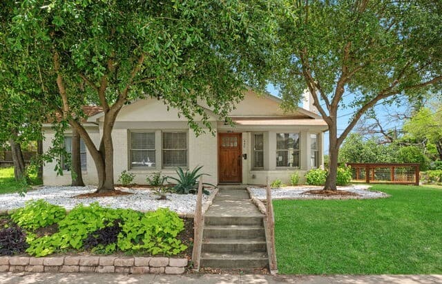3-bedroom home for sale at 440 W Lynwood in San Antonio TX
