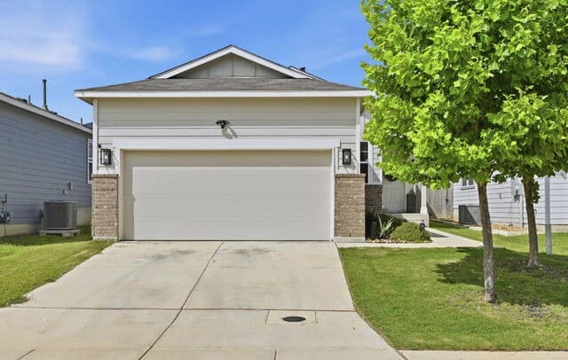 Home for sale at 4010 Fallow Xing in St Hedwig, TX — photo 2