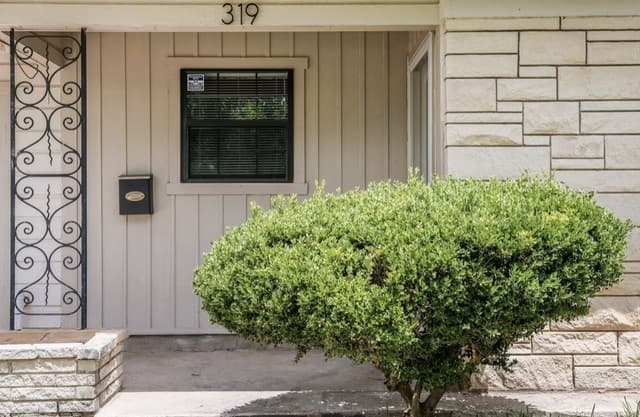 3-bedroom rental at 319 Mink in San Antonio, TX — photo 2