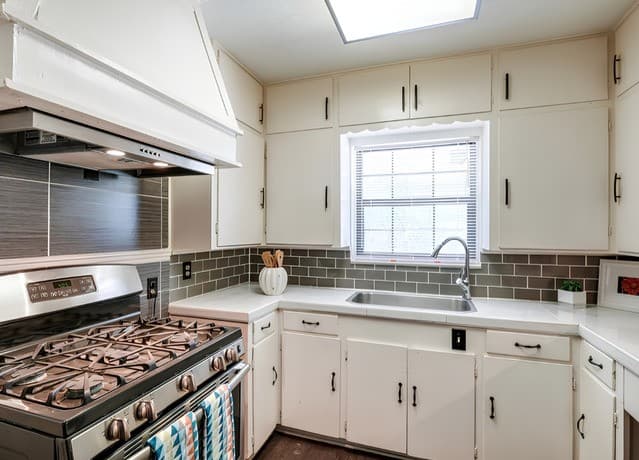3-bedroom rental at 319 Mink in San Antonio, TX — photo 5