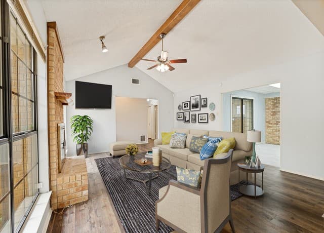 Home for sale at 812 Robert Derrick Dr in Schertz, TX — photo 5