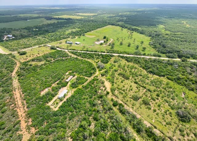 Home for sale at 8711 County Road 1301 in Moore, TX — photo 2