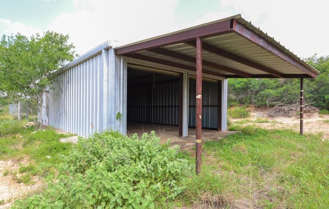 Home for sale at 8711 County Road 1301 in Moore, TX — photo 3
