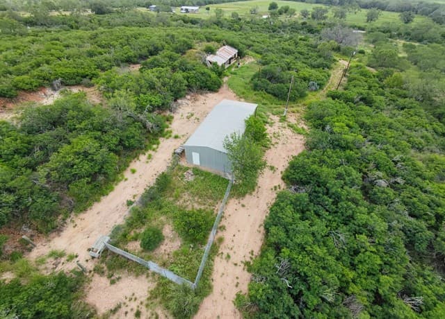 Home for sale at 8711 County Road 1301 in Moore, TX — photo 4