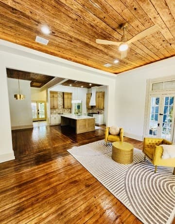 Home for sale at 824 N Pine St in San Antonio, TX — photo 1