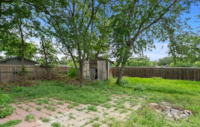 Home for sale at 506 Parkview Dr in Universal City, TX — photo 3