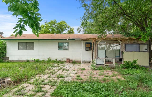 Home for sale at 506 Parkview Dr in Universal City, TX — photo 4
