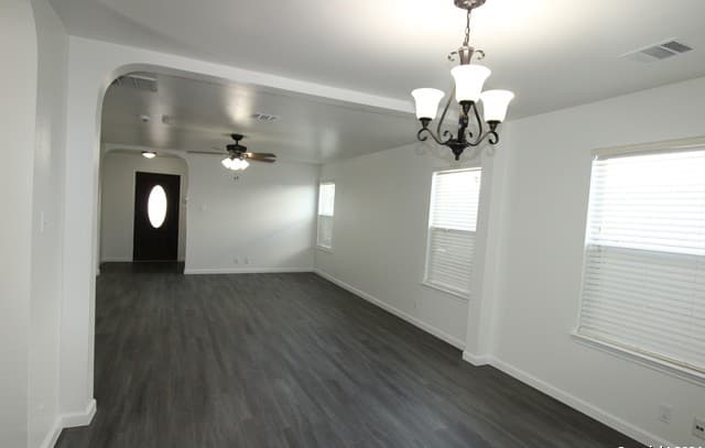 3-bedroom rental at 9114 Meadow Spgs in Universal City, TX — photo 2