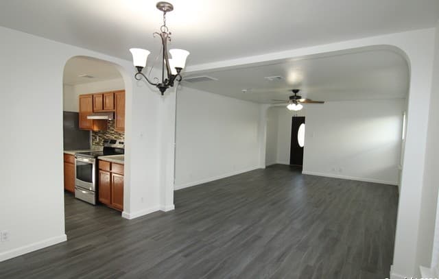 3-bedroom rental at 9114 Meadow Spgs in Universal City, TX — photo 3