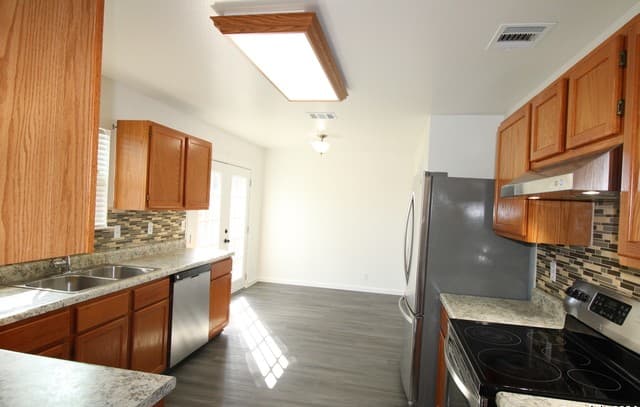 3-bedroom rental at 9114 Meadow Spgs in Universal City, TX — photo 4
