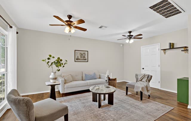 Home for sale at 1112 Maia St in Pleasanton, TX — photo 5