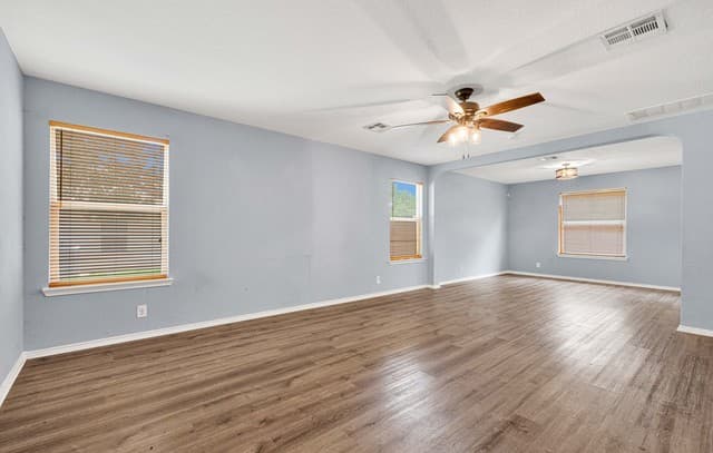Home for sale at 701 Hollow Rdg in Schertz, TX — photo 4
