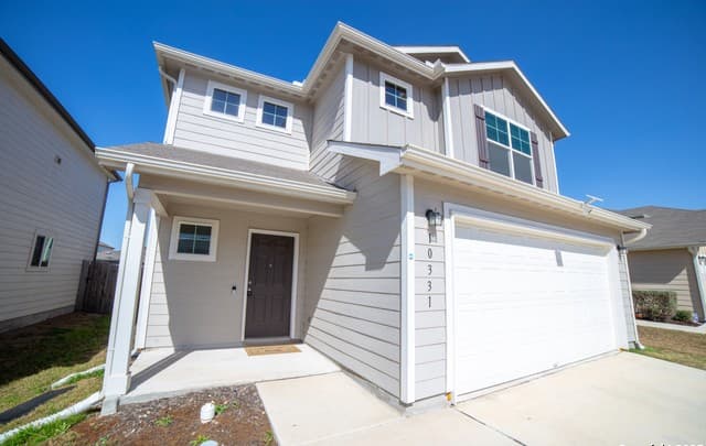 3-bedroom rental at 10331 Big Four in Converse, TX — photo 2