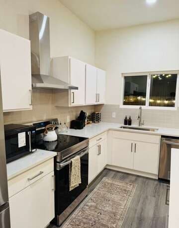 Home for sale at 1031 S Gevers St in San Antonio, TX — photo 2