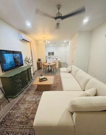 Home for sale at 1031 S Gevers St in San Antonio, TX — photo 4