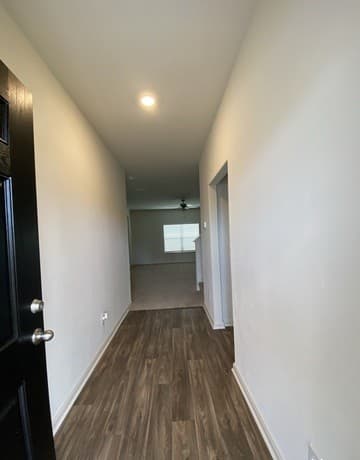 4-bedroom rental at 3006 Citron Gdn in Converse, TX — photo 2