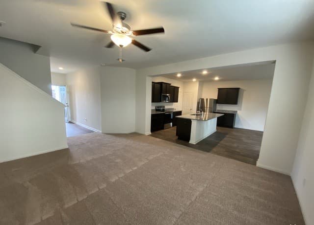 4-bedroom rental at 3006 Citron Gdn in Converse, TX — photo 4