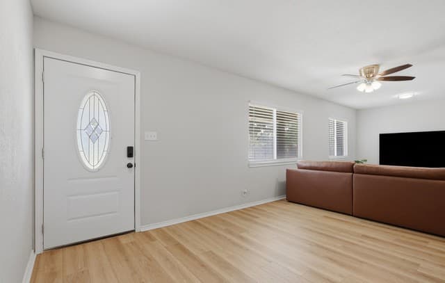 Home for sale at 12902 Lone Shadow Trail in Live Oak, TX — photo 3