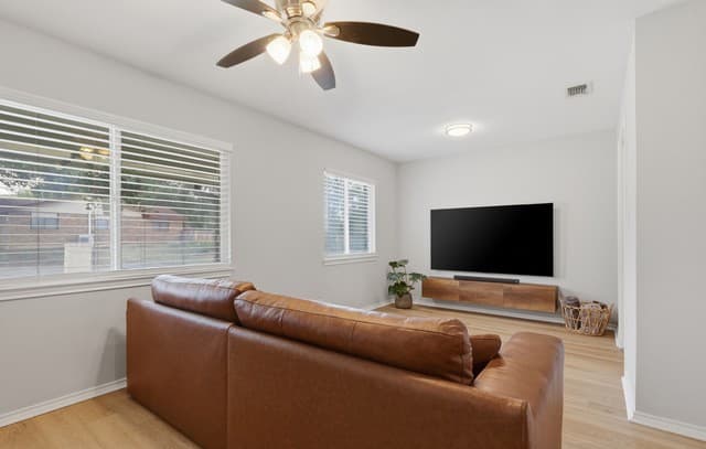 Home for sale at 12902 Lone Shadow Trail in Live Oak, TX — photo 5