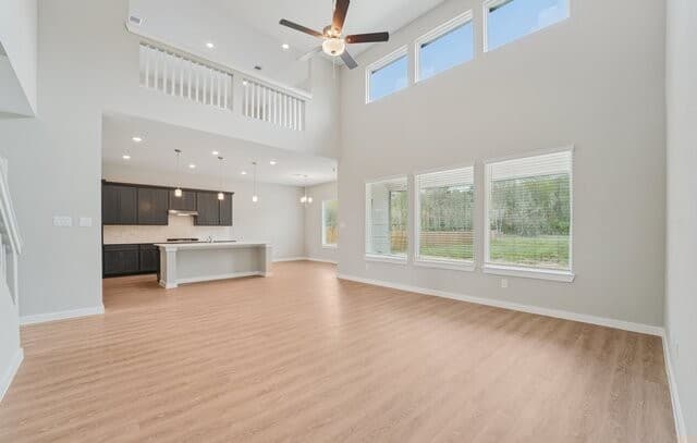 Home for sale at 321 Firewheel Loop in Floresville, TX — photo 4