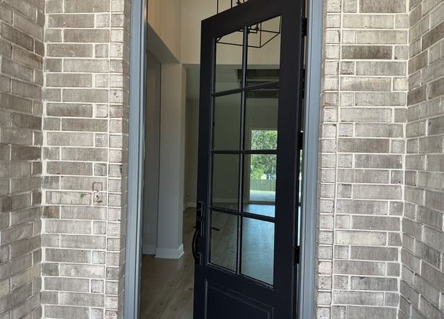 4-bedroom rental at 243 Wisteria View in Castroville, TX — photo 2