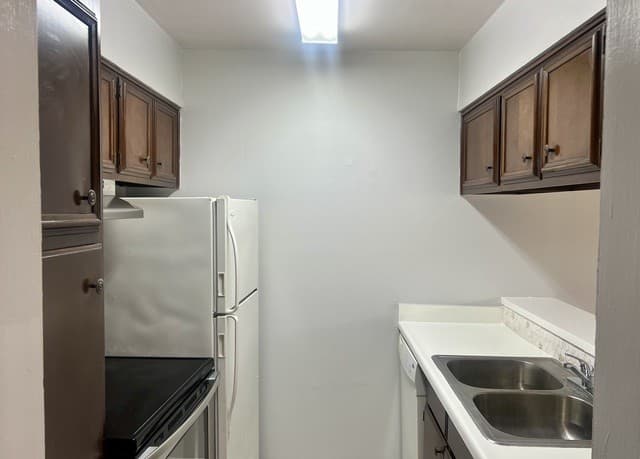 1-bedroom rental at 8702 Village Dr Unit 813 in San Antonio, TX — photo 3