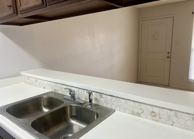 1-bedroom rental at 8702 Village Dr Unit 813 in San Antonio, TX — photo 5