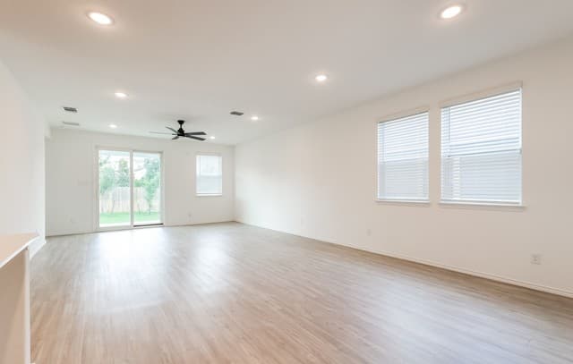 3-bedroom rental at 13210 Hagerd Loop in St Hedwig, TX — photo 4