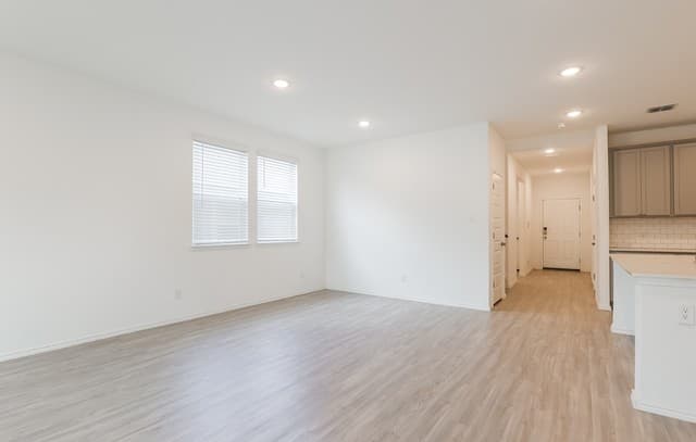 3-bedroom rental at 13210 Hagerd Loop in St Hedwig, TX — photo 5