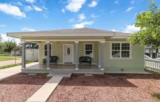 Home for sale at 1615 Hough in Adkins, TX — photo 2