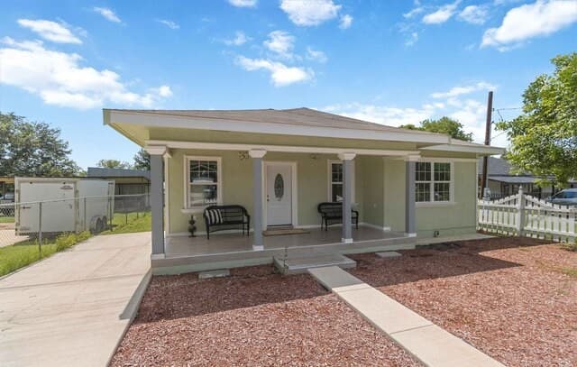 Home for sale at 1615 Hough in Adkins, TX — photo 4