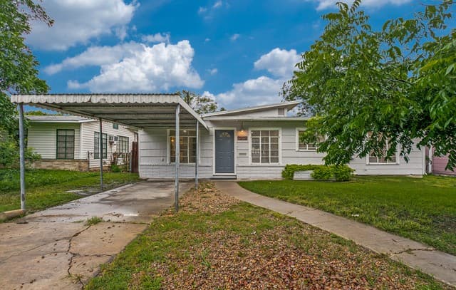 Home for sale at 707 Sumner Dr in San Antonio, TX — photo 1