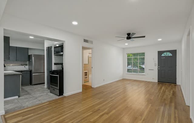 Home for sale at 707 Sumner Dr in San Antonio, TX — photo 2