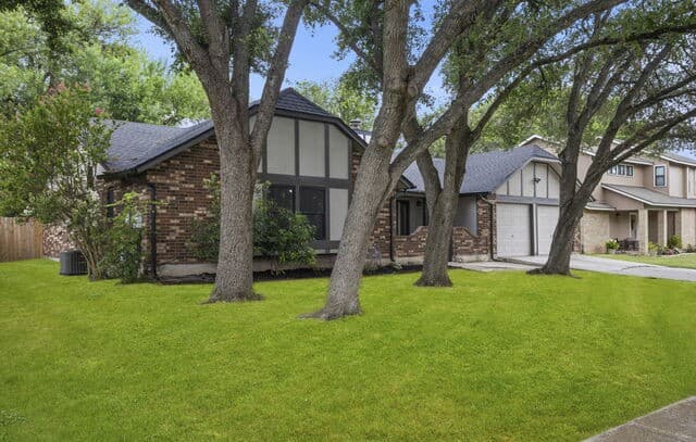 Home for sale at 7422 Preston Trl in San Antonio, TX — photo 4