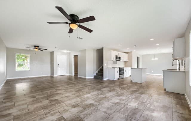 Home for sale at 117 Gatewood Clf in Cibolo, TX — photo 5