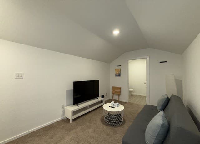 2-bedroom rental at 5015 Daisy Blossom in Converse, TX — photo 4