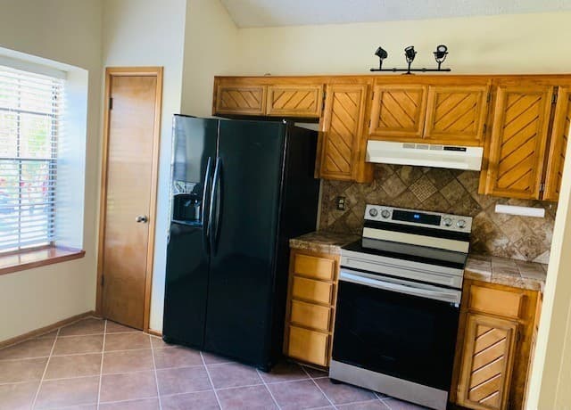 3-bedroom rental at 1514 Vista Hill in San Antonio, TX — photo 2