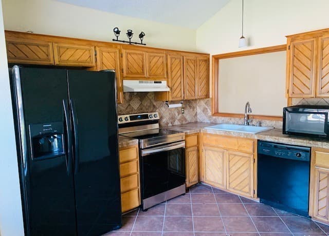 3-bedroom rental at 1514 Vista Hill in San Antonio, TX — photo 3