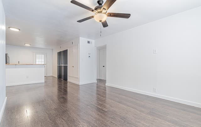 2-bedroom rental at 221 E Craig Pl Unit 3 in San Antonio, TX — photo 4