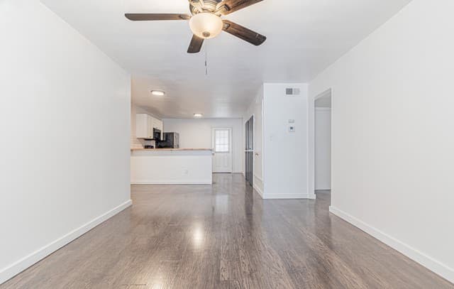 2-bedroom rental at 221 E Craig Pl Unit 3 in San Antonio, TX — photo 5