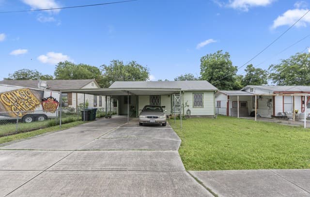 Home for sale at 425 San Angelo in San Antonio, TX — photo 3