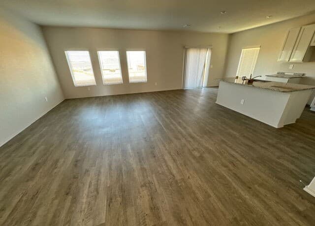 4-bedroom rental at 2040 Palmer Pl in Converse, TX — photo 2