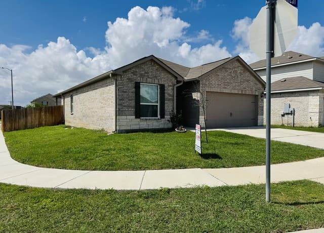 3-bedroom rental at 9103 Bennett Frst in Converse, TX — photo 2