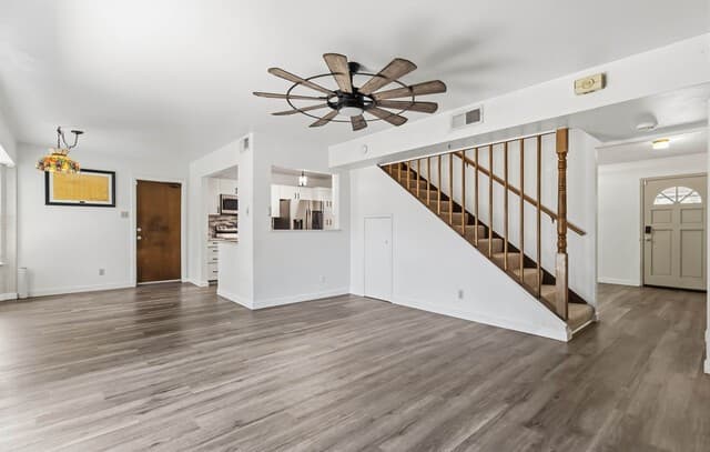 5-bedroom rental at 8227 Campobello Dr in San Antonio, TX — photo 2