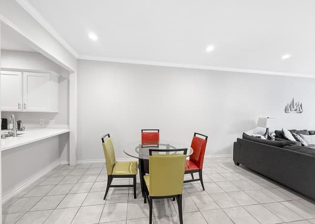 2-bedroom rental at 7707 Broadway in San Antonio, TX — photo 2