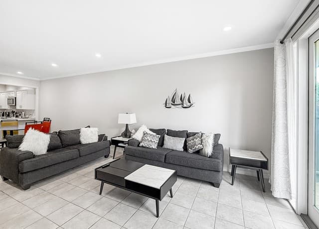 2-bedroom rental at 7707 Broadway in San Antonio, TX — photo 4