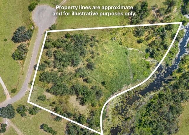 Home for sale at 200 Lolita Dr in Lytle, TX — photo 2